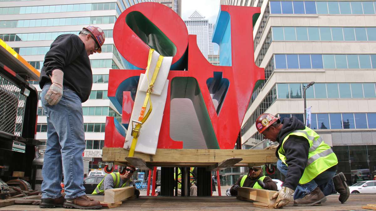 The sculpture is lowered onto a waiting flatbed truck.