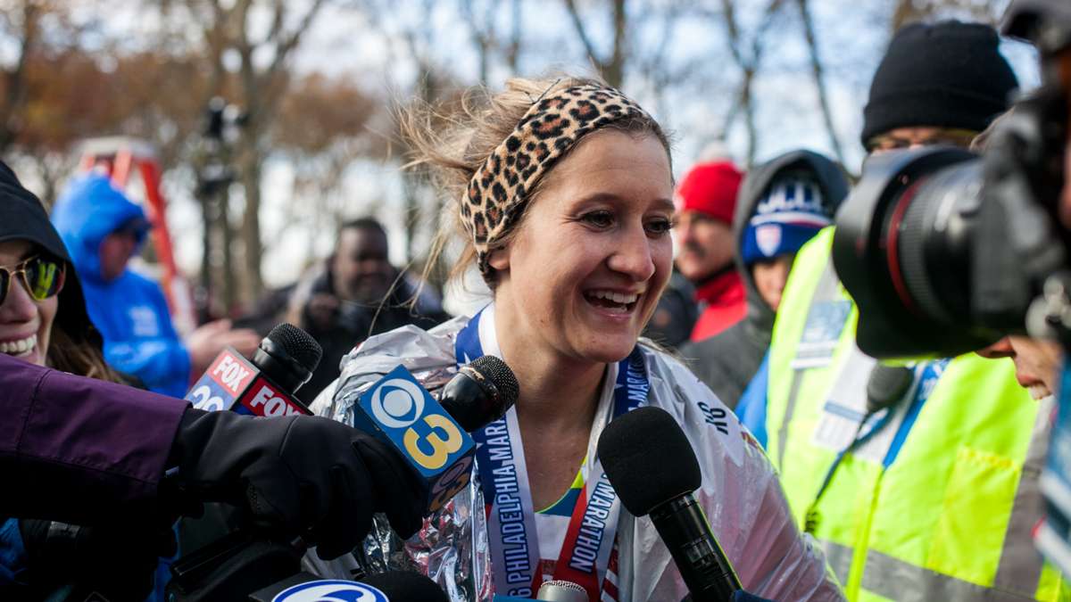 American runner Taylor Ward takes first place in the women's division at the Philadelphia Marathon with a time of 2:36:23.