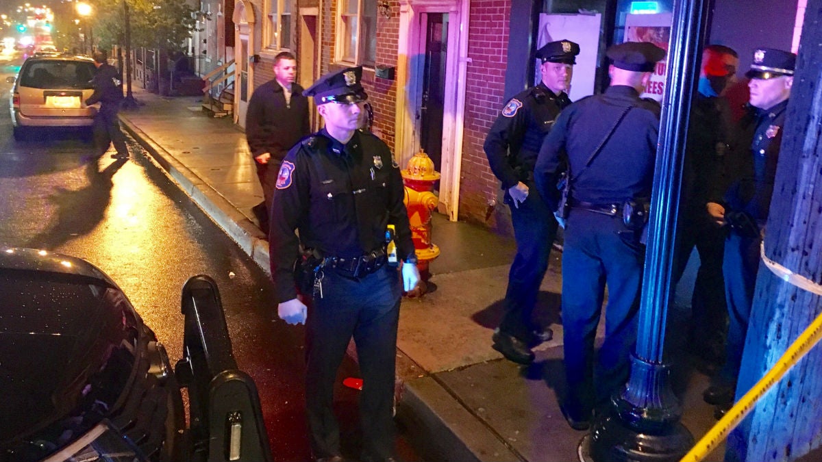  Wilmington Police investigate the city's latest homicide Tuesday night on Maryland Ave. (John Jankowski/for NewsWorks) 