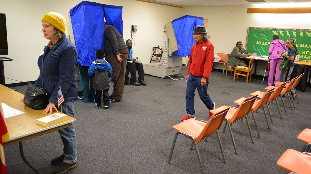 Voting at the Joseph Coleman branch of the Free Library in Germantown. (Bas Slabbers/for NewsWorks)