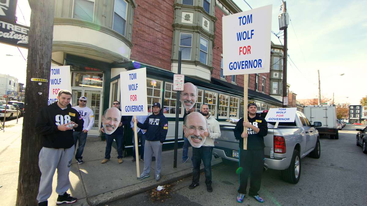 Union supporters for Tom Wolf outside of the Famous 4th Street Deli. (Nathaniel Hamilton/for NewsWorks)