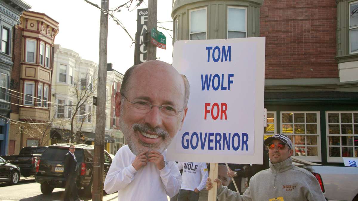 Union supporters for Tom Wolf outside of the Famous 4th Street Deli. (Nathaniel Hamilton/for NewsWorks)