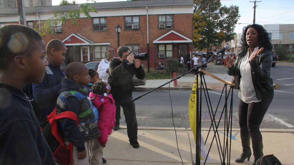 Donna Richardson, president of the Residents Council at Norris Homes, speaks during a dedication ceremony. (Emma Lee/WHYY)