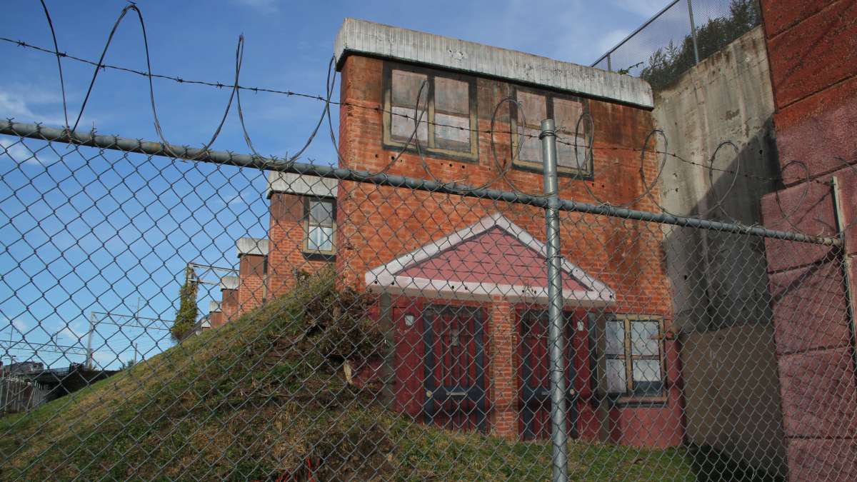 The Norris Homes public housing project will be memorialized in a mural by Jennie Shanker. (Emma Lee/WHYY)