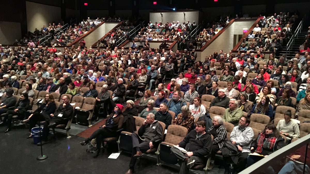 Hundreds pack the auditorium of Upper Dublin High School for a discussion of gerrymandering hosted by the group Fair Districts Pa. (Dave Davies/WHYY) 