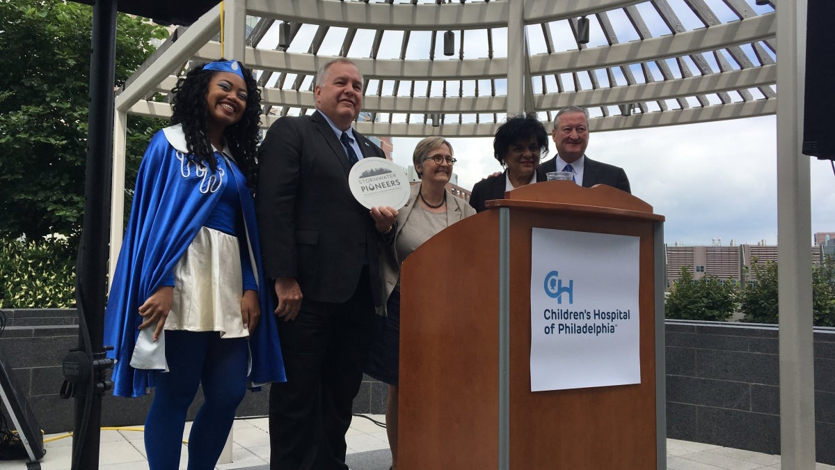  Mayor Jim Kenney congratulates CHOP officials on being named 'storm water pioneers' for 2017. (Danielle Fox for NewsWorks) 