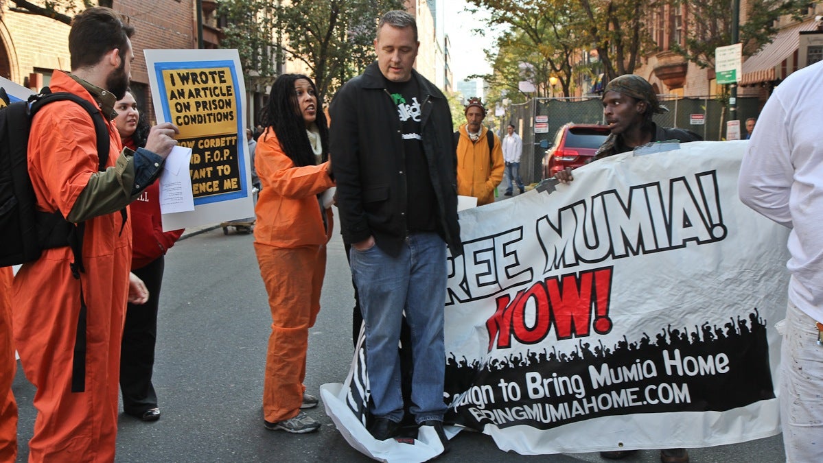 Mumia supporters clash with event attendees at a bill signing on the street where Daniel Faulkner was killed. (KImberly Paynter/WHYY) 