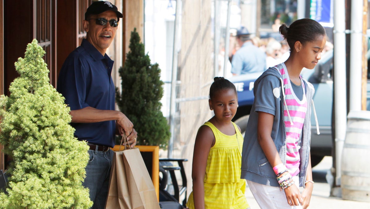  President Obama shopping with his daughters during the family's 2010 vacation to Martha's Vineyard, MA.  (AP Photo/Carolyn Kaster) 