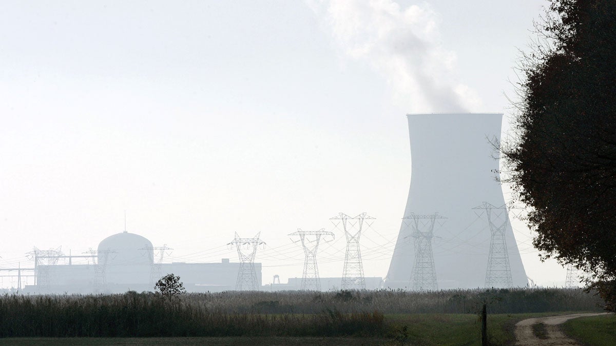 A large cooling tower and other buildings at the nuclear power site in Salem County can be seen near a farm in Lower Alloways Creek Township, N.J., in rural Salem County Nov. 13, 2007.  (Mel Evans, AP, file) 