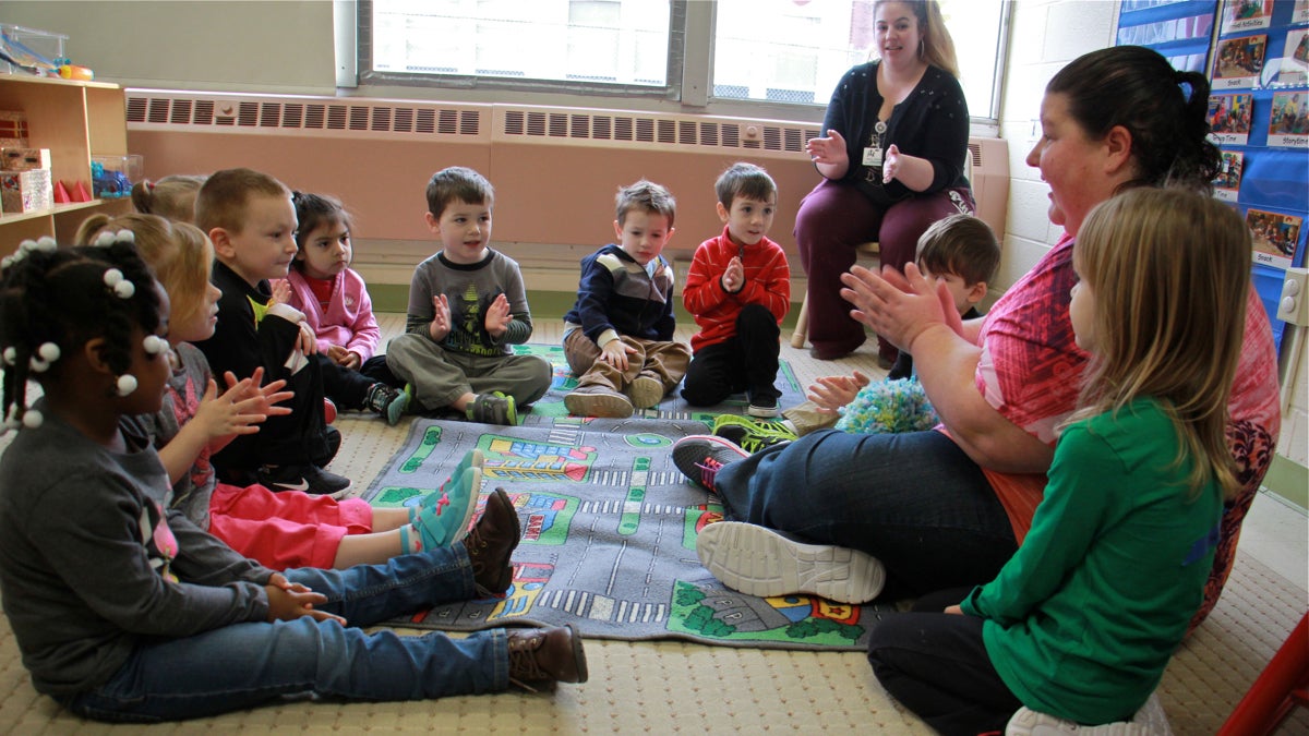 Patty Cronin (right) leads circle time for new preschoolers at SPIN-Parkwood.(Emma Lee/WHYY, file) 