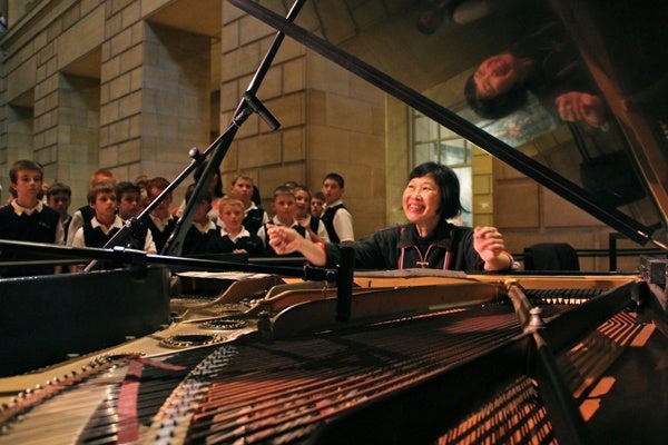 <p>Margaret Leng Tan prepares a piano at the Philadelphia Art Museum for a performance of John Cage's music for film. (Emma Lee/for NewsWorks)</p>
