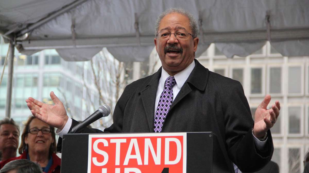 U.S. Rep Chaka Fattah speaks at a rally on Dilworth Plaza urging federal funding for transportation infrastructure improvements. (Emma Lee/WHYY)