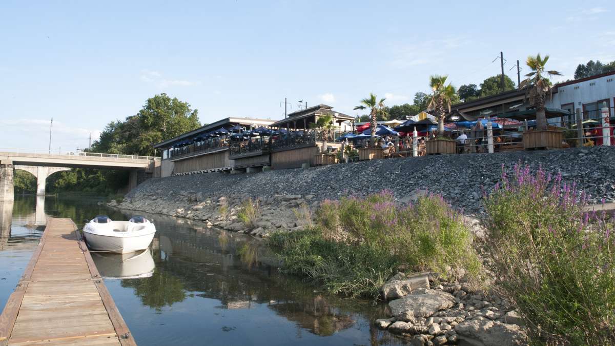 In addition to parking lots, waterfront restaurants in Wormleysburg provide dock space on the Susquehanna River for patrons arriving by boat. (Diana Robinson/WITF)