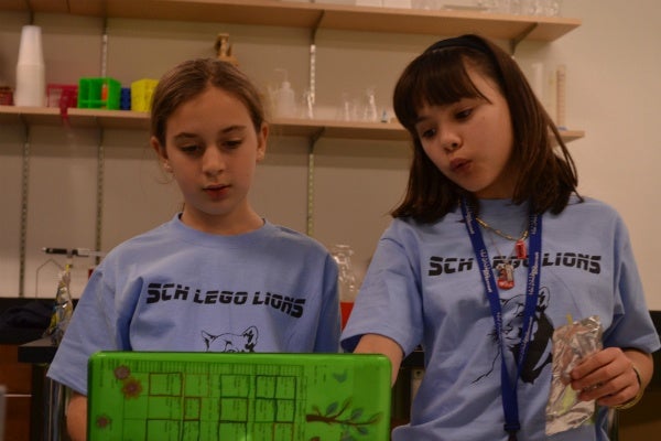 <p><div class="bdy">
<div>Fifth grade students at SCH brainstorm solutions. (Zachary Shevich/for NewsWorks)</div>
</div></p>
