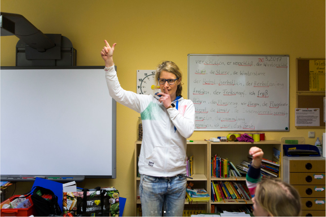 Karolin Ratsack teaches a combined 2nd and 3rd grade class of tracked students at Gustav Falke elementary in Wedding. (Jessica Kourkounis/For Keystone Crossroads)