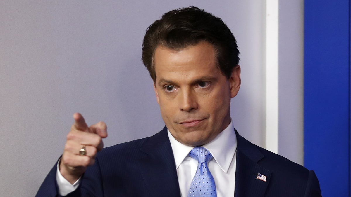  Anthony Scaramucci, incoming White House communications director, points as he arrives during a press briefing at the White House, Friday, July 21, 2017, in Washington. (AP Photo/Alex Brandon) 