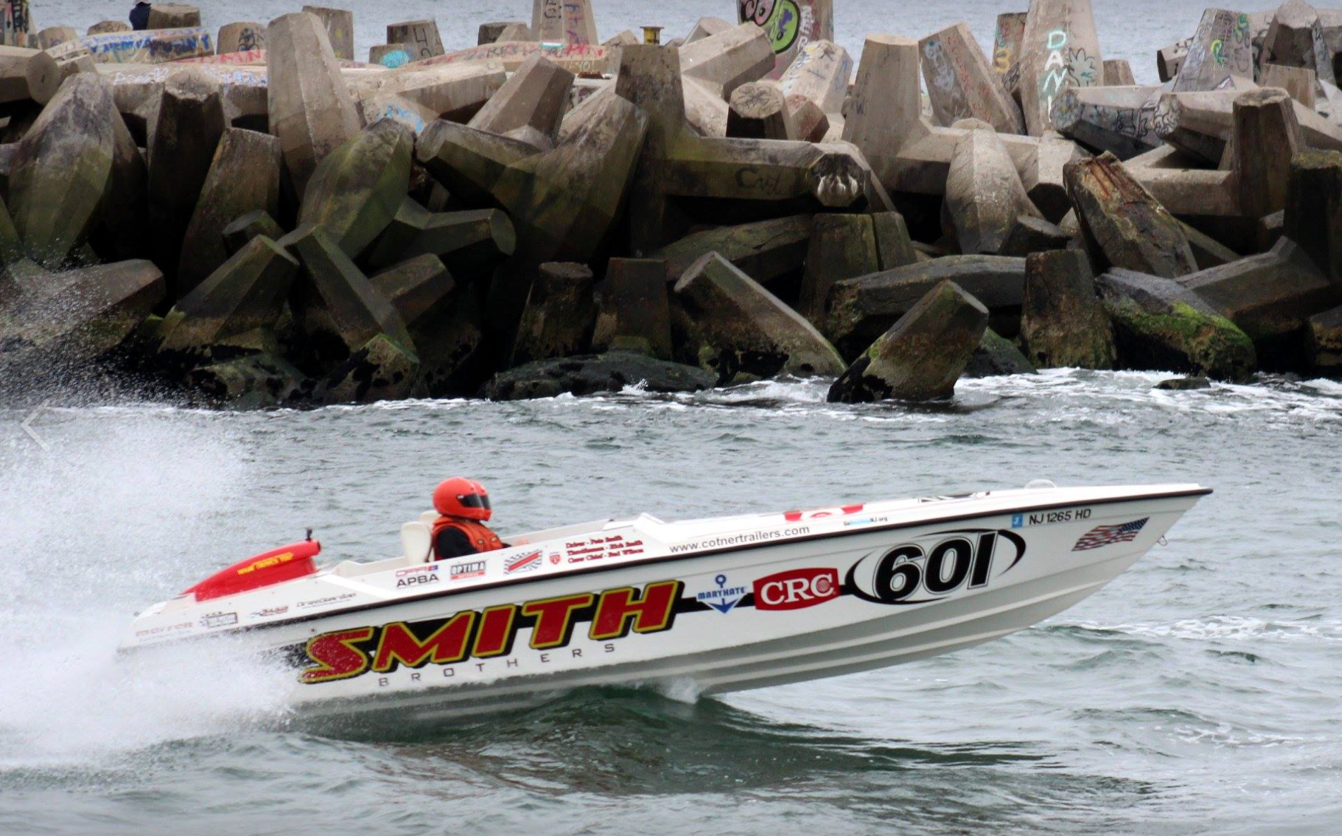  A powerboat in the Manasquan Inlet in May 2016. (Photo: Jerry Meaney/Barnegat Bay Island, NJ via Facebook) 