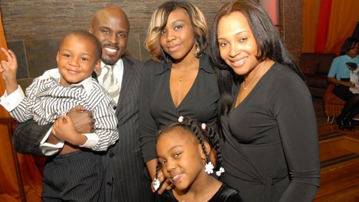  Solomon Jones with (from left), son Solomon III, daughter Adrianne, daughter Eve (foreground), and wife LaVeta. (Photo courtesy of Studio Forty Photography/for Solomon Jones) 
