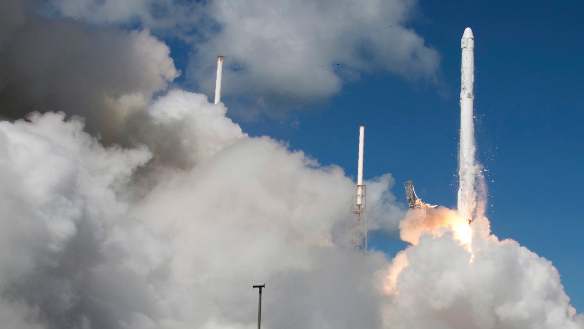  The SpaceX Falcon 9 rocket and Dragon spacecraft lifts off from Space Launch Complex 40 at the Cape Canaveral Air Force Station in Cape Canaveral, Fla., Sunday, June 28, 2015. The rocket carrying supplies to the International Space Station broke apart shortly after liftoff. (John Raoux/AP Photo) 