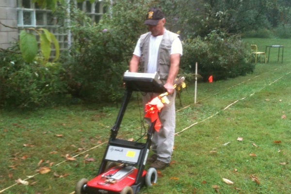 <p><p>On Oct. 3, Gene Hough of Heritage Guild Works used ground-penetrating radar to identify areas where the soil beneath the surface had been disturbed on the grounds of Lovett Park. (Karl Biemuller/for NewsWorks)</p></p>
