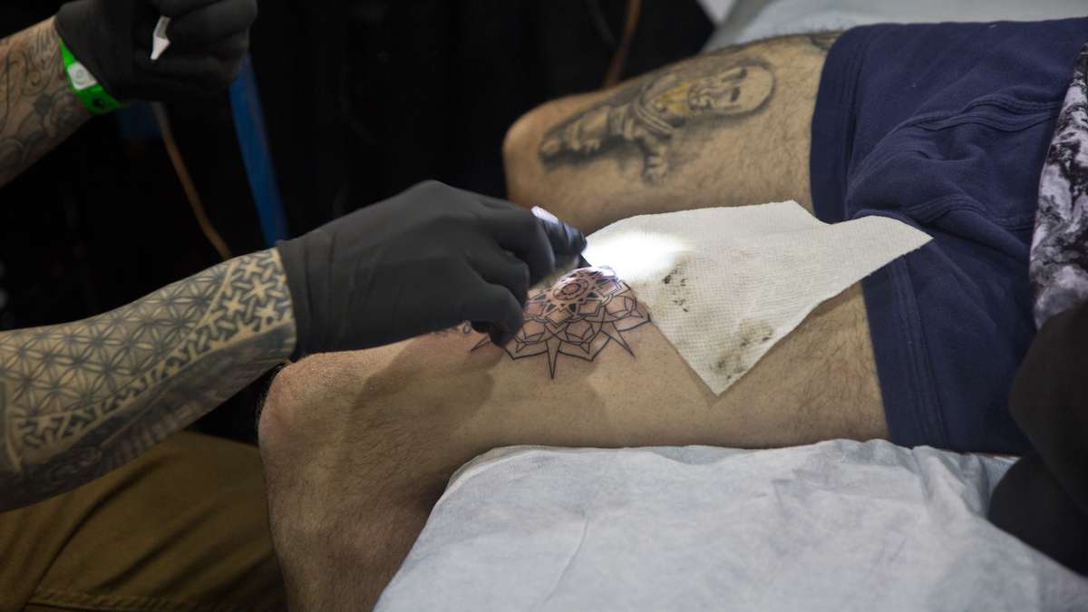 Jake Schlosser receives a mandala tattoo from artist Scott McMahon. (Kimberly Paynter/WHYY)