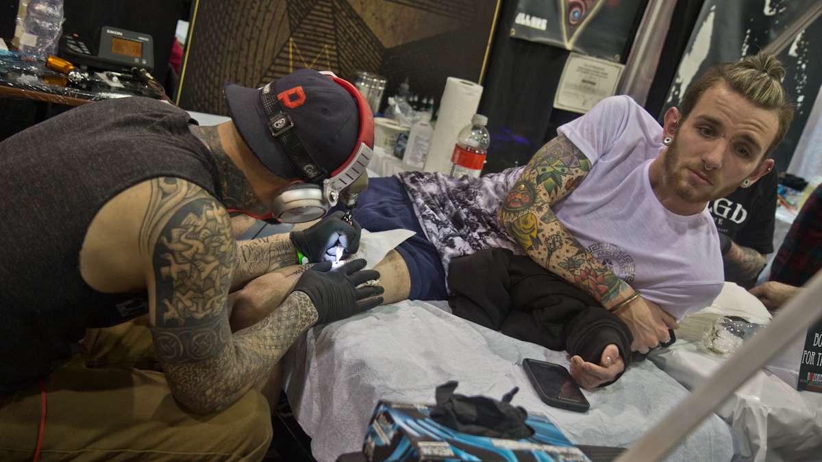 Jake Schlosser receives a mandala tattoo from artist Scott McMahon. (Kimberly Paynter/WHYY)