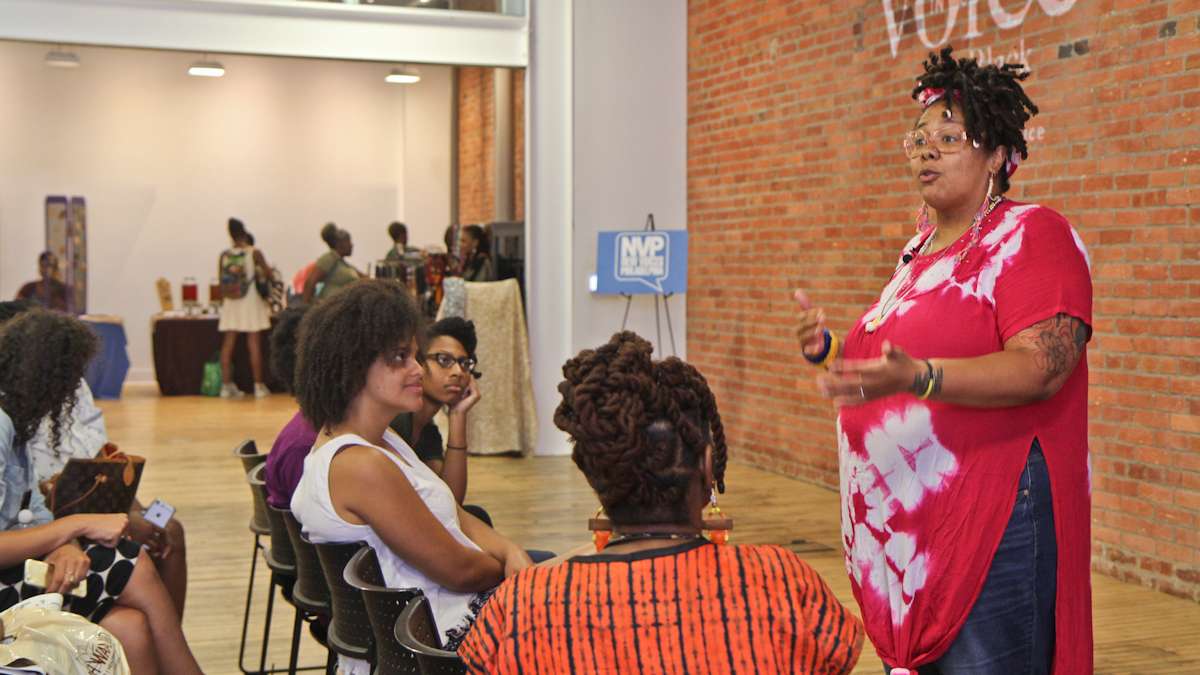 Jewelry maker Sheba Gibbons gives a talk about natural hair products at the Kinks, Locks and Twists Conference Thursday afternoon. (Kimberly Paynter/WHYY)