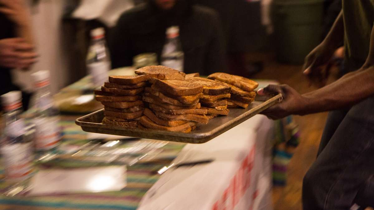 A second round of vegan French toast is brought out after about 5 minutes into the competition.