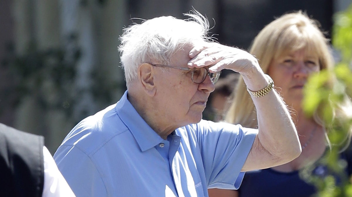 Billionaire Warren Buffet walks to lunch at the Allen & Company Sun Valley Conference in Sun Valley, Idaho, Wednesday, July 10, 2013. (AP Photo/Rick Bowmer)