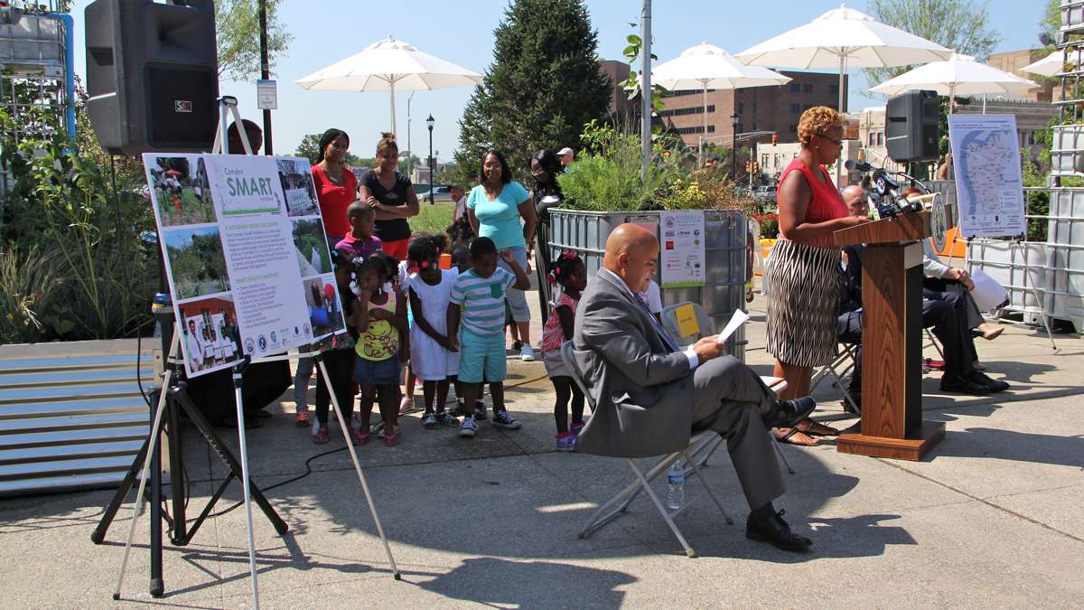 Camden Mayor Dana Redd and City Council President Francisco Moran introduce the park at a press conference that included children from the nearby Camden Day Nursery. (Emma Lee/WHYY)