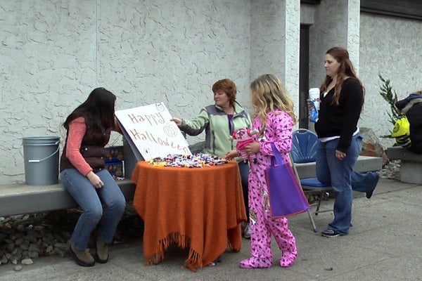 <p><p>Belmar officially celebrated Halloween on Saturday, Nov 10, 2012 on Main St. This is a candy table in front of <span id="_mce_caret" data-mce-bogus="true"><strong><em style="font-weight: bold; font-style: normal; font-family: arial, sans-serif; font-size: small; line-height: 22px;">Borough Hall. (Alan Tu/WHYY)</em></strong></span></p></p>
