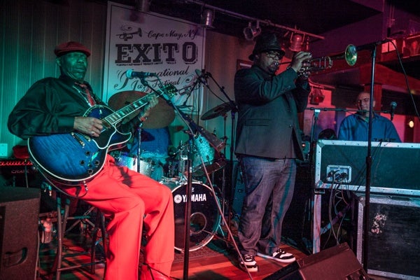 <p>The Joe Krown Trio with guest trumpet player Nicholas Payton performing at Carneys main room. (Howard Pitkow/for Newsworks)</p>
