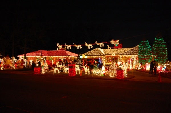 <p>Streets of Cherry Hill are ready for the holidays (Natavan Werbock/for NewsWorks)</p>
