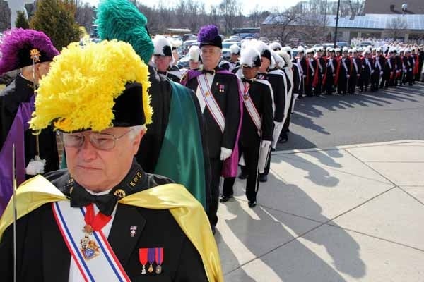 <p>The Knights of Columbus lead the procession that stretches from Our Lady of Hope Parish Center to the doors of St. Agnes Church in Blackwood, where Dennis J. Sullivan was installed as 8th Bishop of Camden. (Emma Lee/for NewsWorks)</p>
