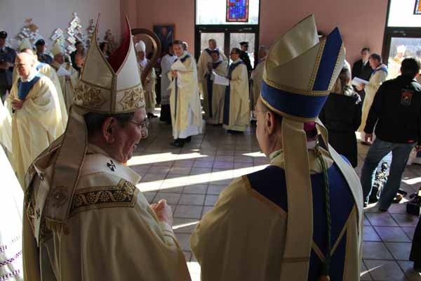 <p>Bishop Dennis J. Sullivan and Archbishop John Myers of Newark watch as the procession files into St. Agnes Church. (Emma Lee/for NewsWorks)</p>
