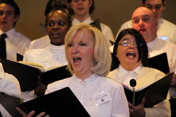 <p>Mariann Gilbride and a host of singers at St. Agnes Church in Blackwood make a joyful noice on the occasion of the installation of Bishop Dennis Sullivan as Bishop of Camden. (Emma Lee/for NewsWorks)</p>
