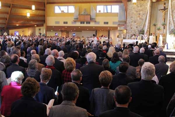 <p>A crowd fills St. Agnes Church in Blackwood, NJ, for the installation of Dennis J. Sullivan as the 8th Bishop of Camden. (Emma Lee/for NewsWorks)</p>
