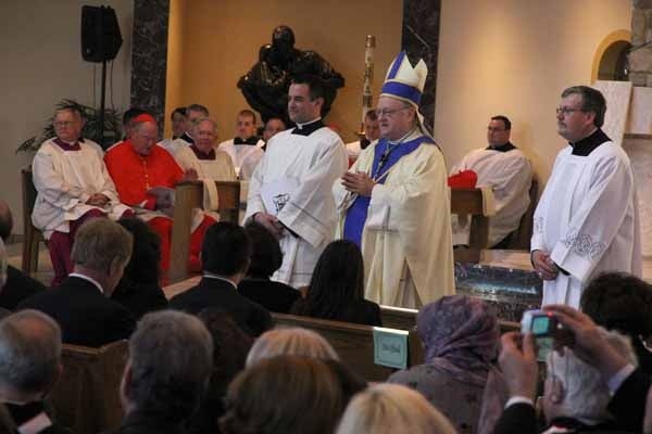 <p>Bishop Dennis J. Sullivan faces a capacity crowd of 1,400 at St. Agnes Church in Blackwood after being installed as 8th Bishop of Camden. (Emma Lee/for NewsWorks)</p>
