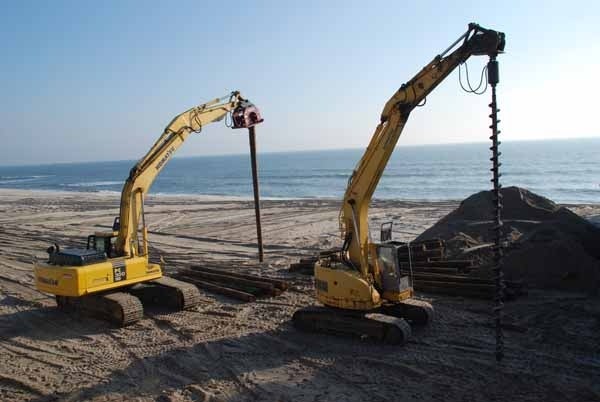 <p><p><span style="font-family: Tahoma, 'Sans Serif', Arial; font-size: small;">A pile driver and auger move down the beach in preparation for installing the first pile. (Sandy Levine/for NewsWorks)</span></p></p>
