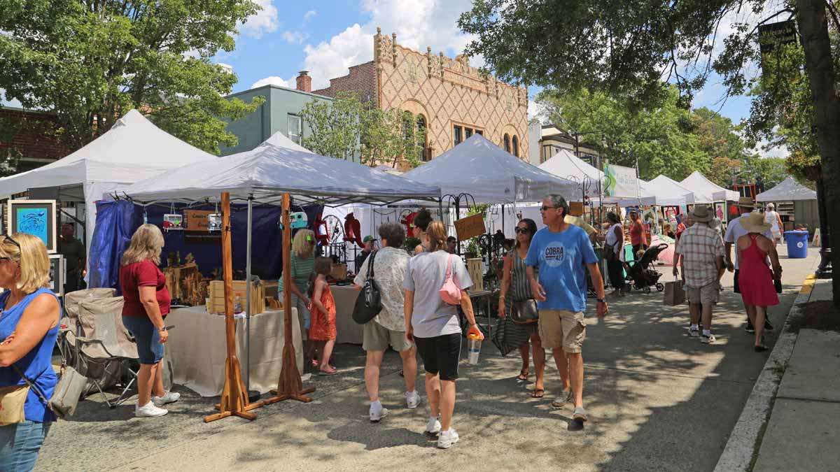  The Collingswood Crafts and Fine Arts Festival is held each year in August on Haddon Ave. (Natavan Werbock/for NewsWorks) 