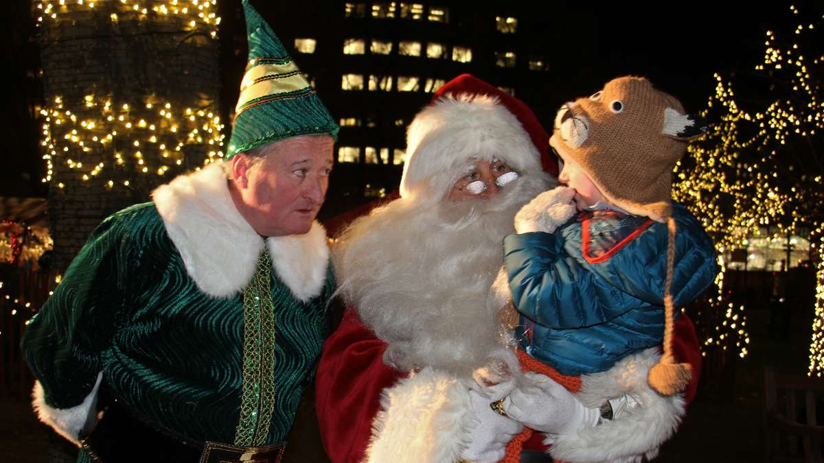 Mayor Jim Kenney as Buddy the Elf spreads Christmas cheer at Franklin Square. (Emma Lee/WHYY)