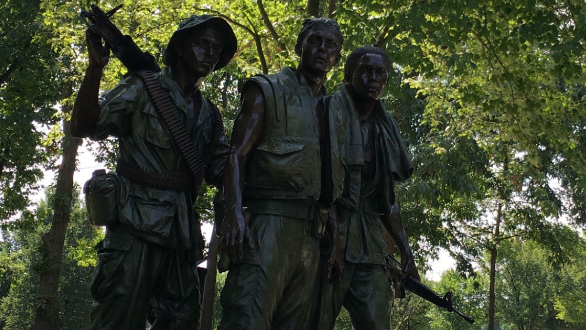 vietnam war memorial statue