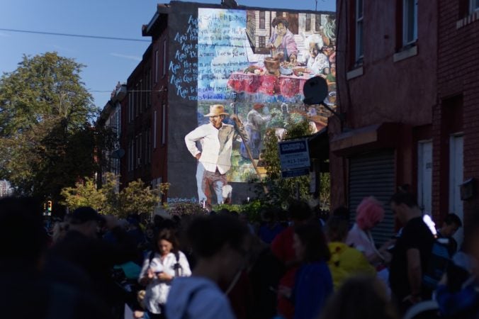 Hundreds of fans cluster on on block  for the Pokémon Scavenger hunt, during Philly Free Streets event, Saturday, Oct. 28, 2017. (Bastiaan Slabbers for WHYY)