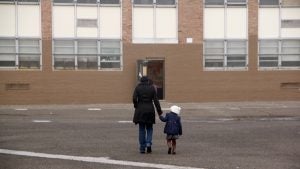 Students arrive at Blaine Elementary School. (Emma Lee/WHYY)