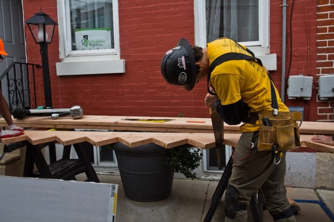 Rebuilding Together Philadelphia organized volunteers to renovate homes on the 1900 block of Somerset in Philadelphia’s Kensington neighborhood. (Kimberly Paynter/WHYY)