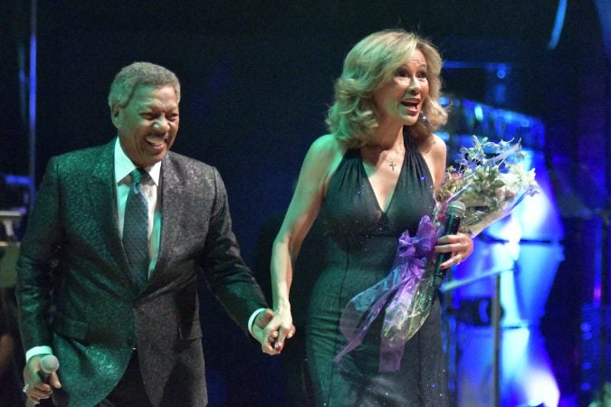 Billy Davis, Jr. and Marilyn McCoo perform as Dionne Warwick receives the Marian Anderson Award at a ceremony at the Kimmel Center, on Tuesday. (Bastiaan Slabbers for WHYY)