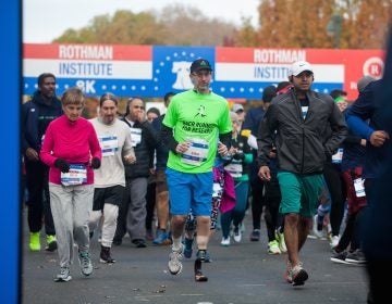 Evan Freiberg runs with the pack at the start of the Rothman Institute 8k Saturday. The 43-year-old is diagnosed with leiomyosarcoma, a form of cancer, and competed after losing the bottom portion of his left leg to the disease. (Brad Larrison for WHYY)