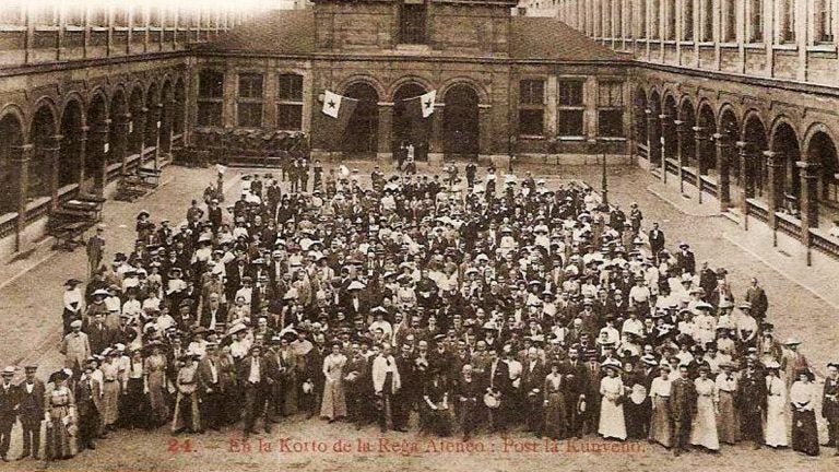 A photo from an Eperanto conference in Belgium in 1911. (Wikimedia Commons) 