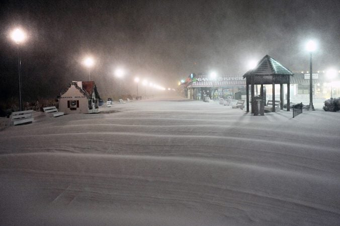 Heavy snow fell on the Rehoboth Beach boardwalk over night. (Chuck Snyder/for WHYY)