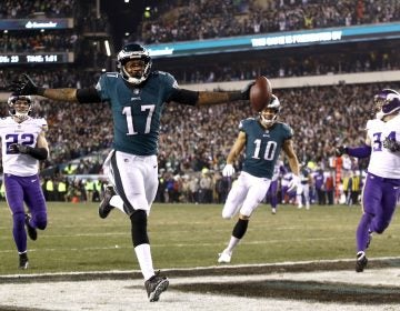 Philadelphia Eagles' Alshon Jeffery catches a touchdown pass during the first half of the NFL football NFC championship game against the Minnesota Vikings Sunday, Jan. 21, 2018, in Philadelphia.